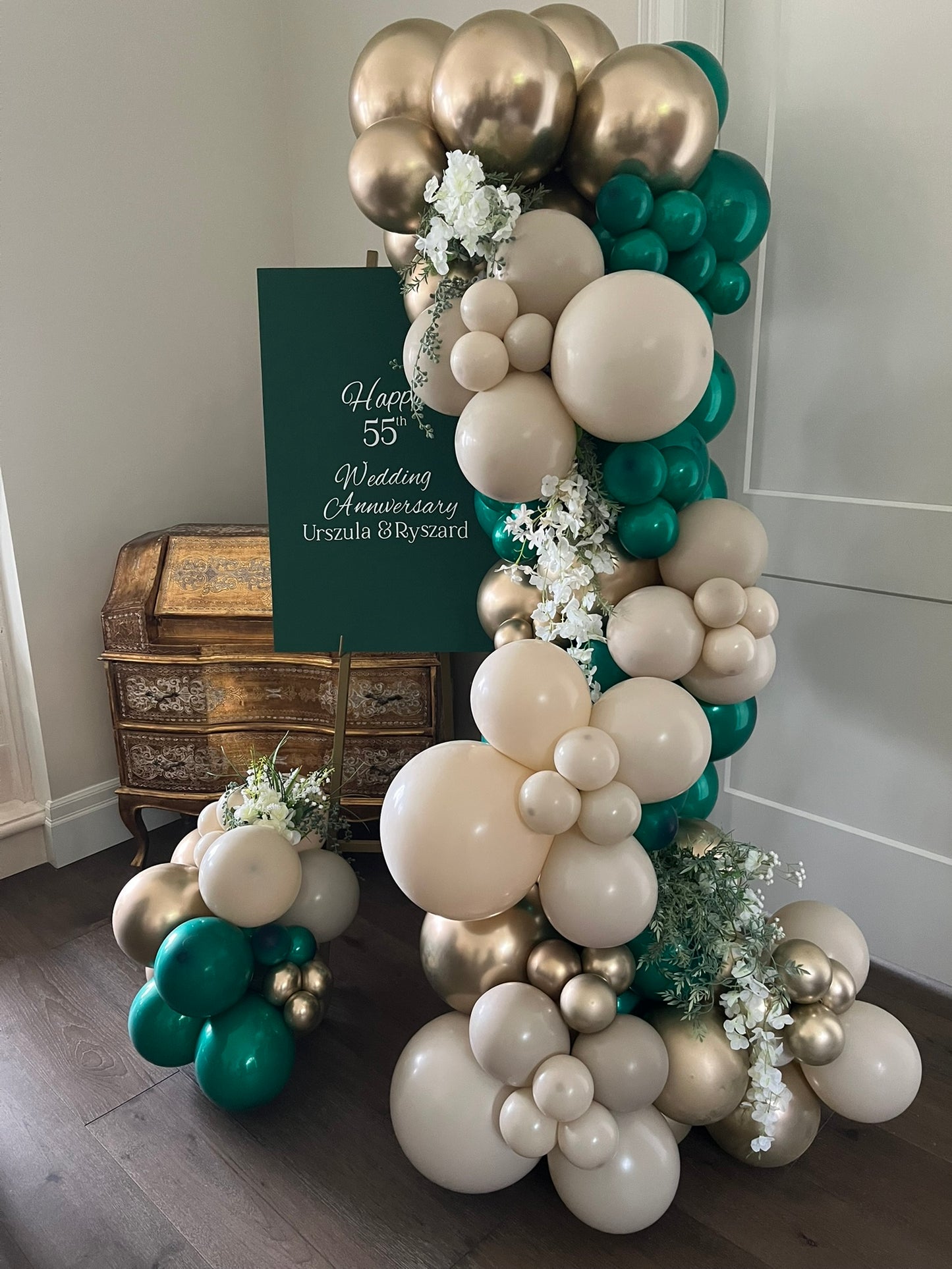 Freestanding Organic Balloon Tower